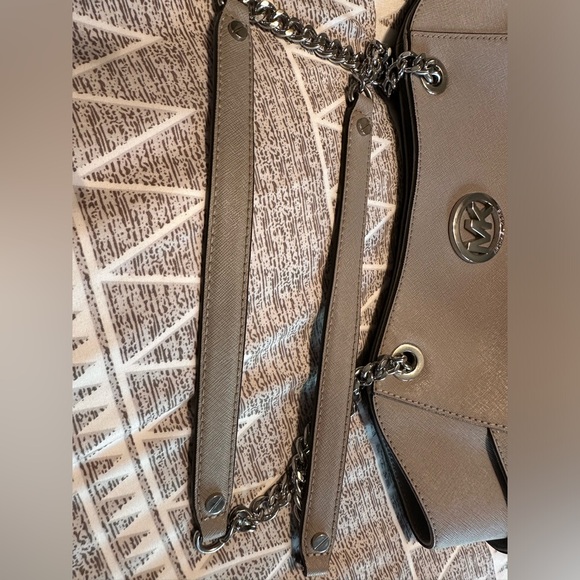 Michael Kors Gray Jet Set Bag - Picture 5 of 8